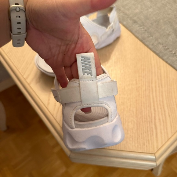 WHITE NIKE SANDALS - Picture 5 of 10